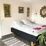 Bed & Kitchen