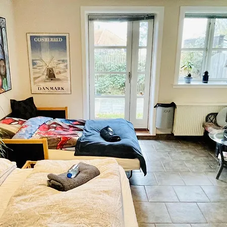 Bed & Kitchen