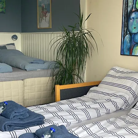Bed & Kitchen